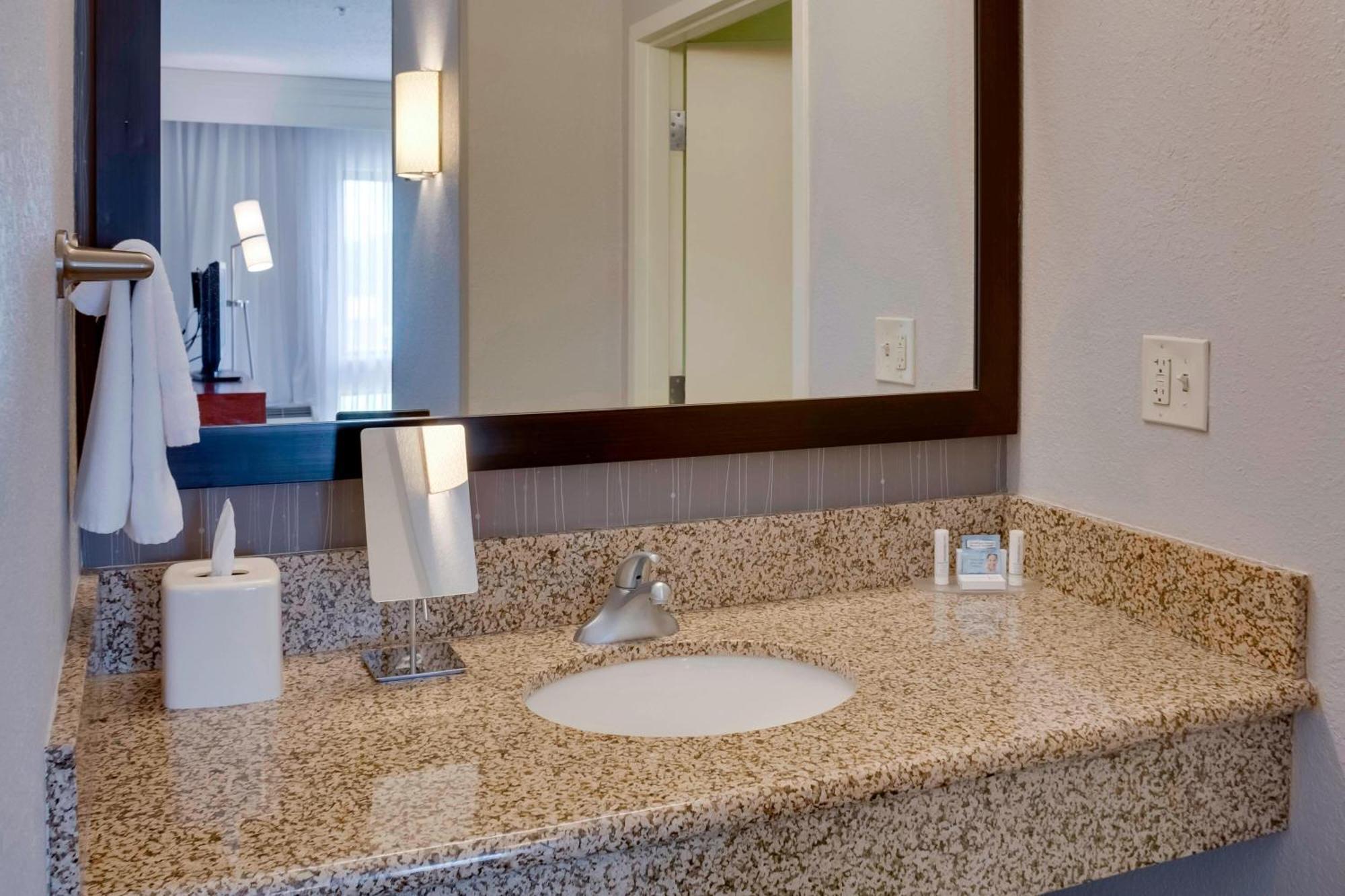 Courtyard Statesville Mooresville/Lake Norman מראה חיצוני תמונה